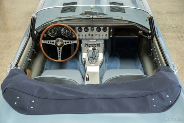 Jaguar E-Type 1963 image number 32