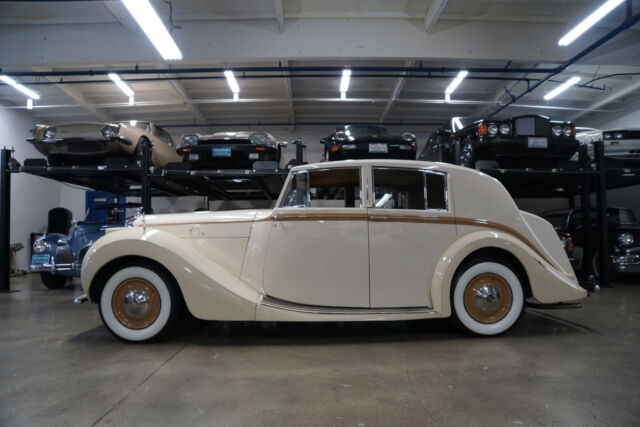 Bentley MARK VI 4.25L ALUMINUM FREESTONE & WEBB COACHBUILT 1947 image number 1