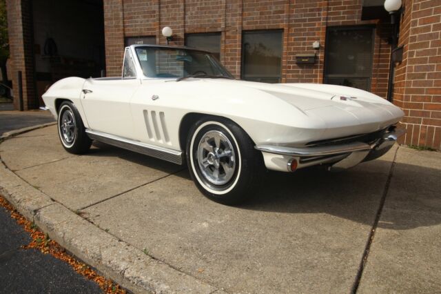 Chevrolet Corvette 1966 image number 30