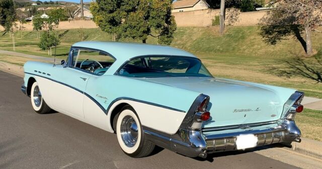 Buick Roadmaster 1957 image number 2