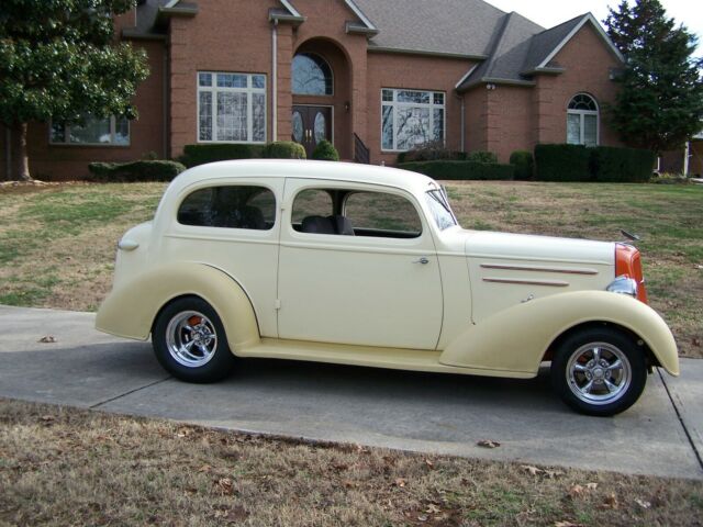 Chevrolet 2 DOOR SEDAN 1935 image number 0