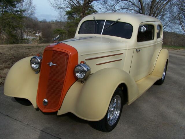 Chevrolet 2 DOOR SEDAN 1935 image number 1