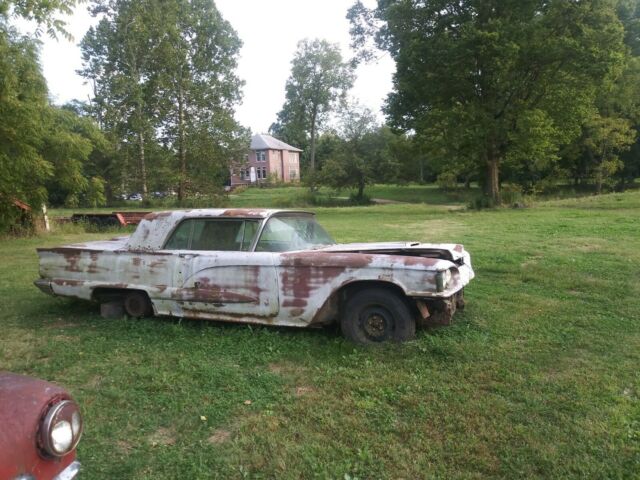 Ford Thunderbird 1960 image number 0