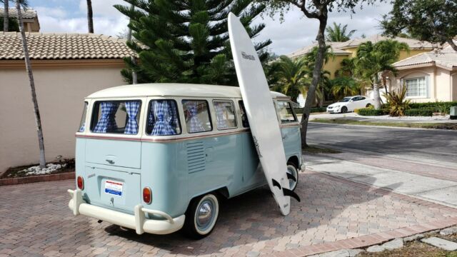 Volkswagen Bus/Vanagon 1970 image number 2