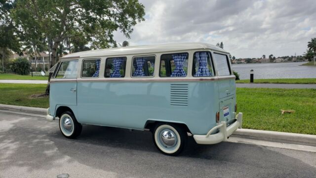 Volkswagen Bus/Vanagon 1970 image number 27