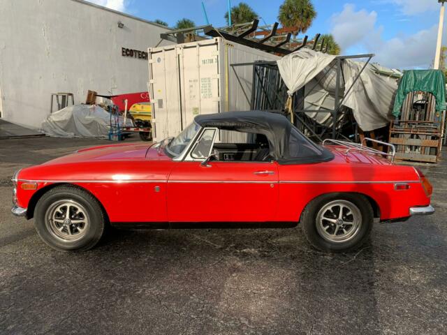 MG MGB 1970 image number 4