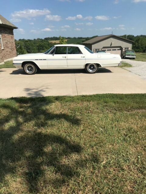 Buick LeSabre 1964 image number 1