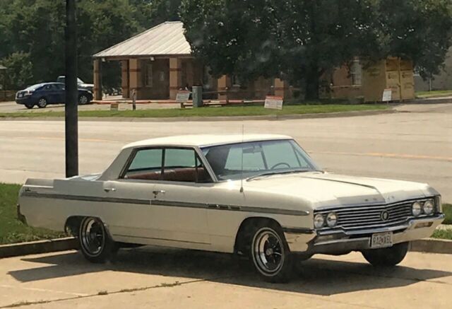 Buick LeSabre 1964 image number 10