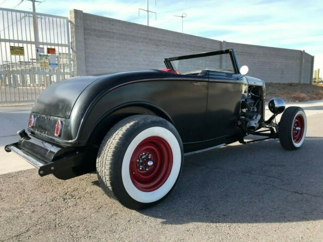 Ford Cabriolet 1932 image number 32