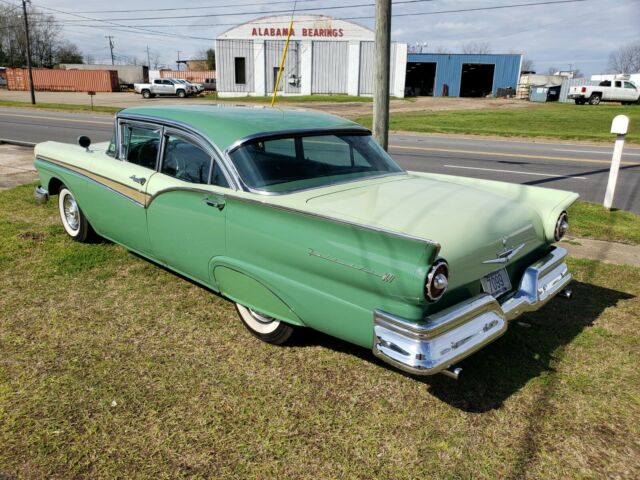 Ford Fairlane 1957 image number 8