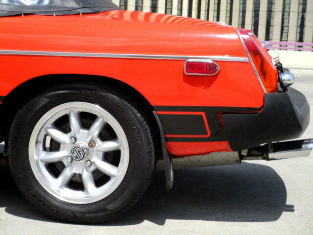 MG MGB 1976 image number 28