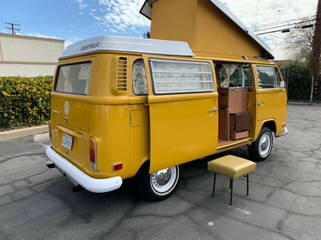 Volkswagen Bus/Vanagon 1972 image number 1