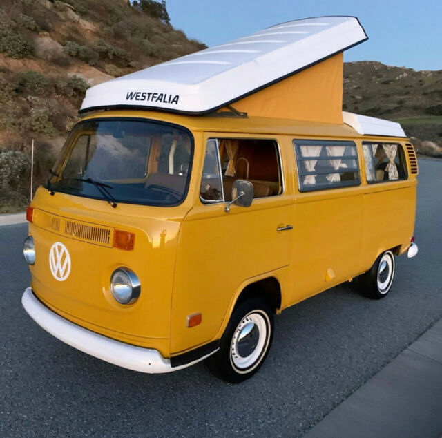 Volkswagen Bus/Vanagon 1972 image number 2