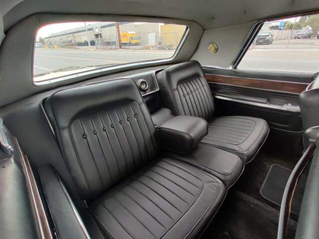 Chrysler Imperial 1965 image number 15