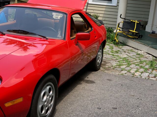 Porsche 928 1979 image number 2