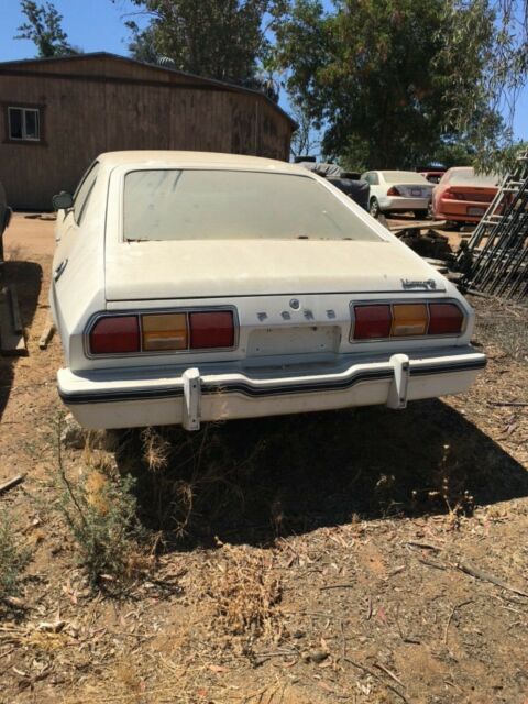 Ford Mustang 1977 image number 10