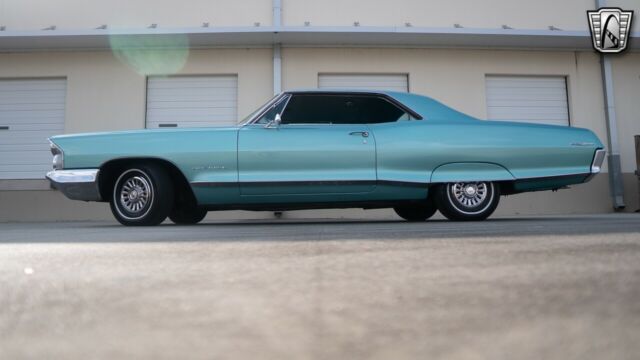 Pontiac Grand Prix 1965 image number 2