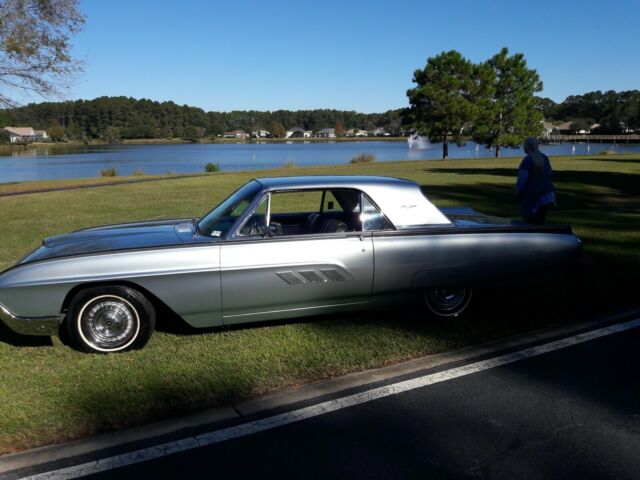 Ford Thunderbird 1963 image number 1