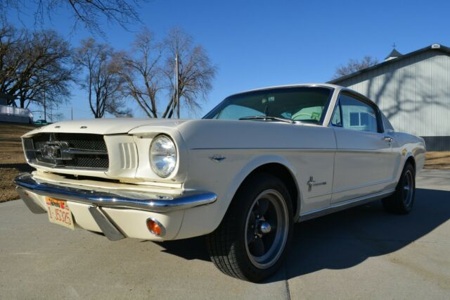 Ford Mustang 1965 image number 2