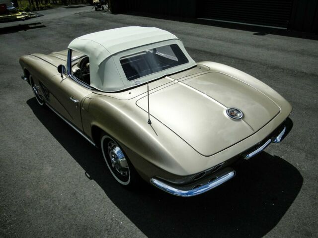 Chevrolet Corvette 1962 image number 14