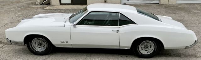 Buick Riviera 1966 image number 0