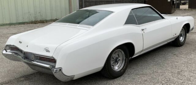 Buick Riviera 1966 image number 17