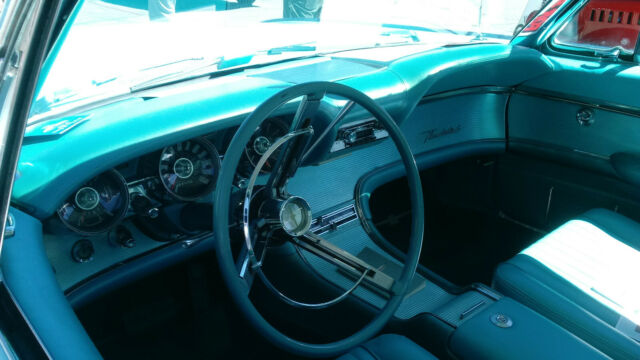 Ford Thunderbird 1961 image number 3