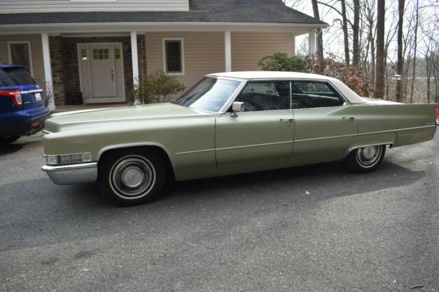 Cadillac DeVille 1969 image number 1