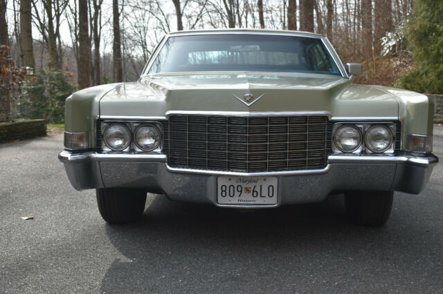 Cadillac DeVille 1969 image number 2