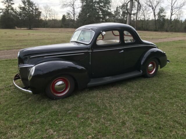 Ford Deluxe 1939 image number 0