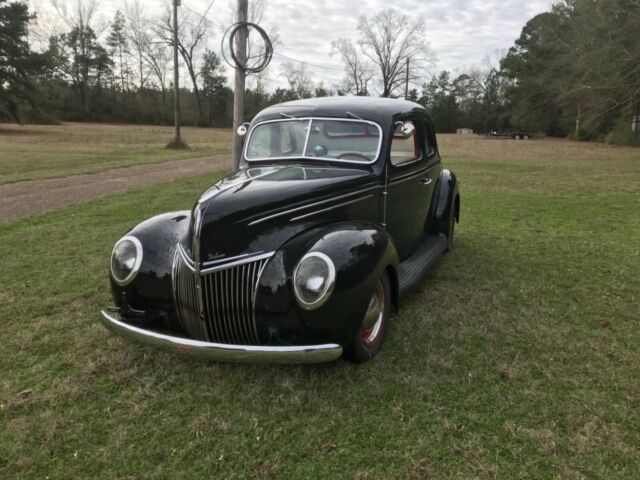 Ford Deluxe 1939 image number 1