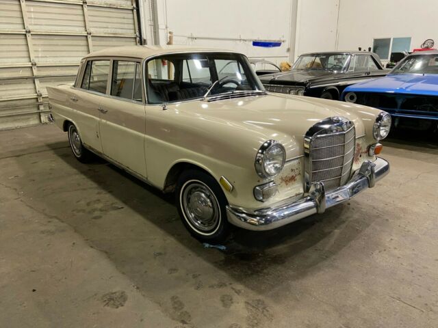 Mercedes-Benz 200-Series 1968 image number 28