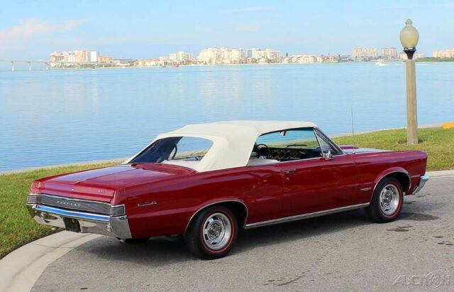 Pontiac Le Mans 1965 image number 29