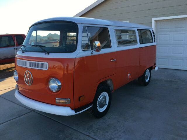 Volkswagen Bus/Vanagon 1971 image number 1