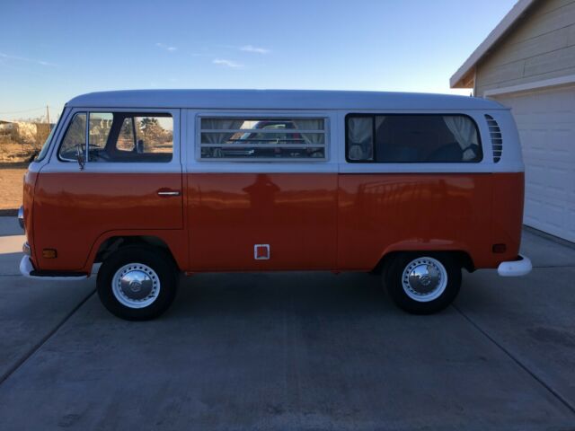 Volkswagen Bus/Vanagon 1971 image number 2