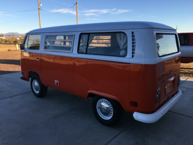 Volkswagen Bus/Vanagon 1971 image number 24