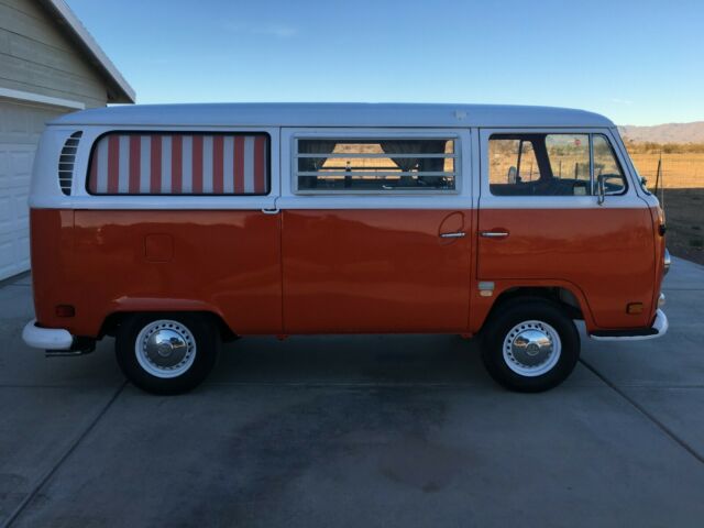 Volkswagen Bus/Vanagon 1971 image number 28