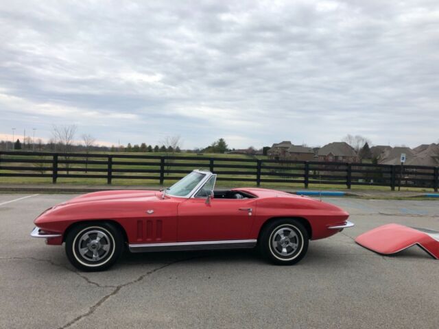 Chevrolet Corvette 1966 image number 22