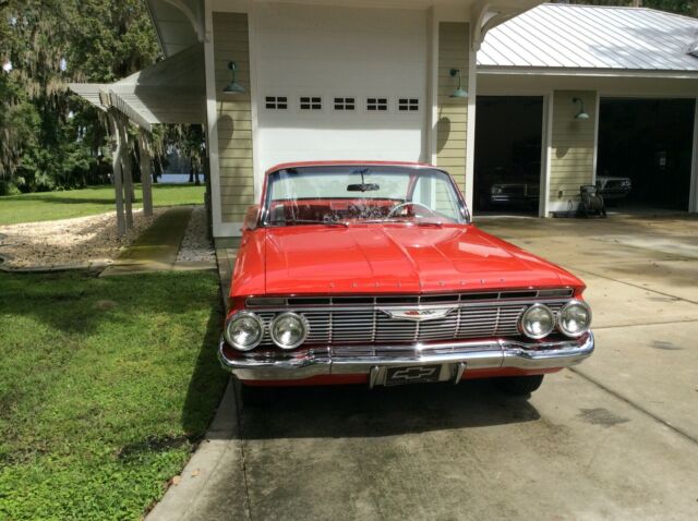 Chevrolet Impala 1961 image number 2