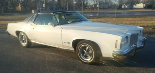 Pontiac Grand Prix 1974 image number 2