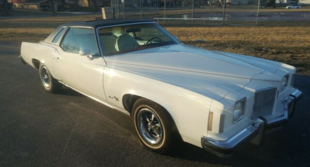 Pontiac Grand Prix 1974 image number 25