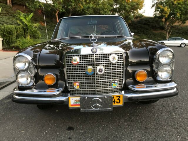 Mercedes-Benz 280SE 1972 image number 28