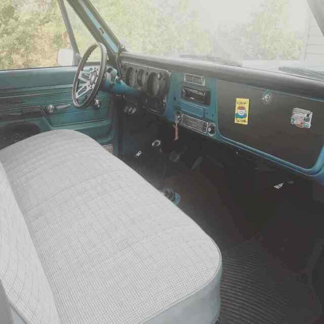 GMC Suburban 1972 image number 18