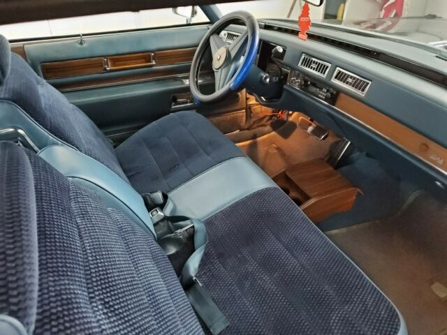 Cadillac DeVille 1975 image number 9