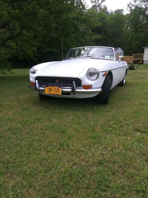 MG MGB 1972 image number 18