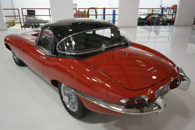 Jaguar E-Type 1967 image number 12