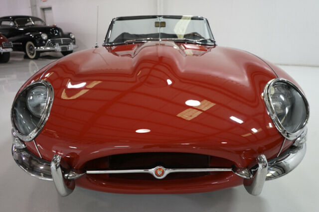 Jaguar E-Type 1967 image number 25