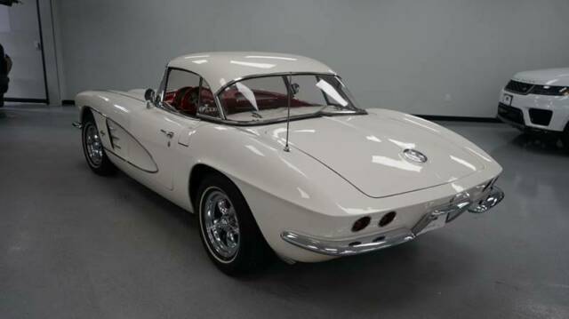 Chevrolet Corvette 1961 image number 28