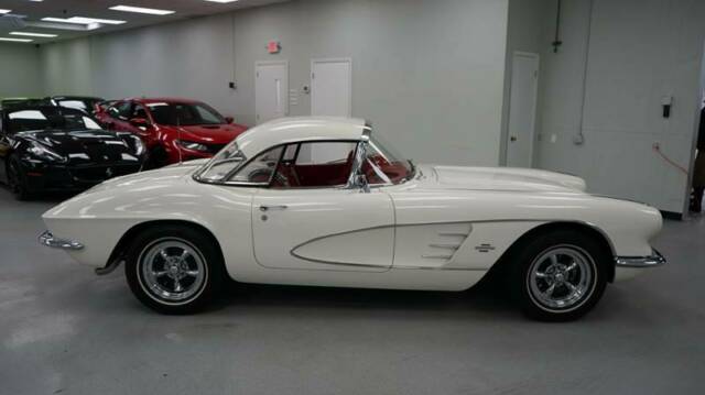 Chevrolet Corvette 1961 image number 30