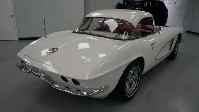 Chevrolet Corvette 1961 image number 31